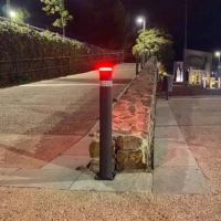 Słupek parkingowy elastyczny ADO A-Flex z LED - stały z podstawą mocującą