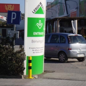 Słupek parkingowy stalowy ADO PROTEC - stały z podstawą mocującą