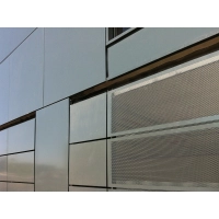 Brama segmentowa transparentna JN-IE-BE- panele siatkowe, światło przepuszczalna